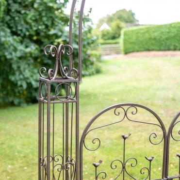 Woodlands Gates With Arch