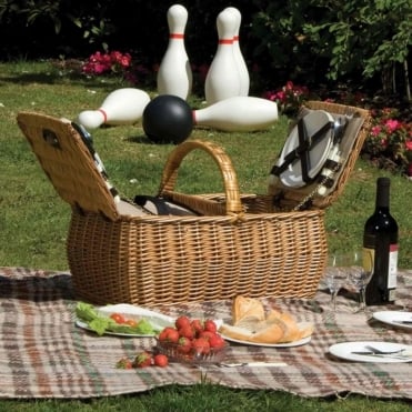 Rounded Willow Picnic Hamper 4 Person